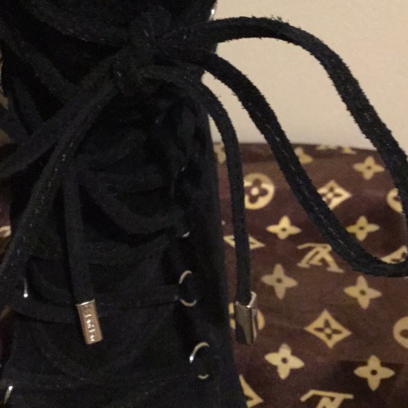 Boots - Picture 3 of 7